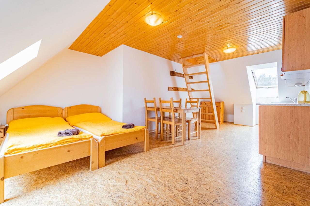 Family Apartments V Zatisi Dolni Morava Ngoại thất bức ảnh